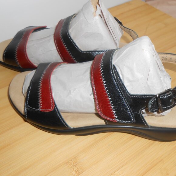SAS Sandals Womens 91/2 Slingback Strappy Red Black Leather Open Toe Bukcle - Picture 2 of 4